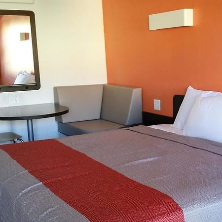 Motel 6-Blue Springs, Mo Zewnętrze zdjęcie