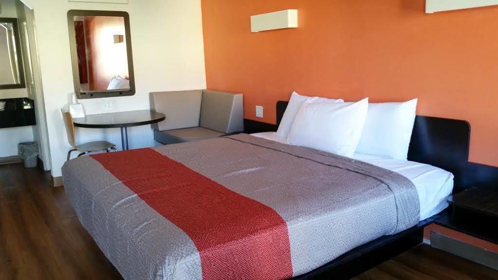 Motel 6-Blue Springs, Mo Zewnętrze zdjęcie